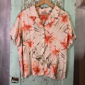 Women’s Valerie Stevens cream/coral hawaiian floral button up short sleeve shirt